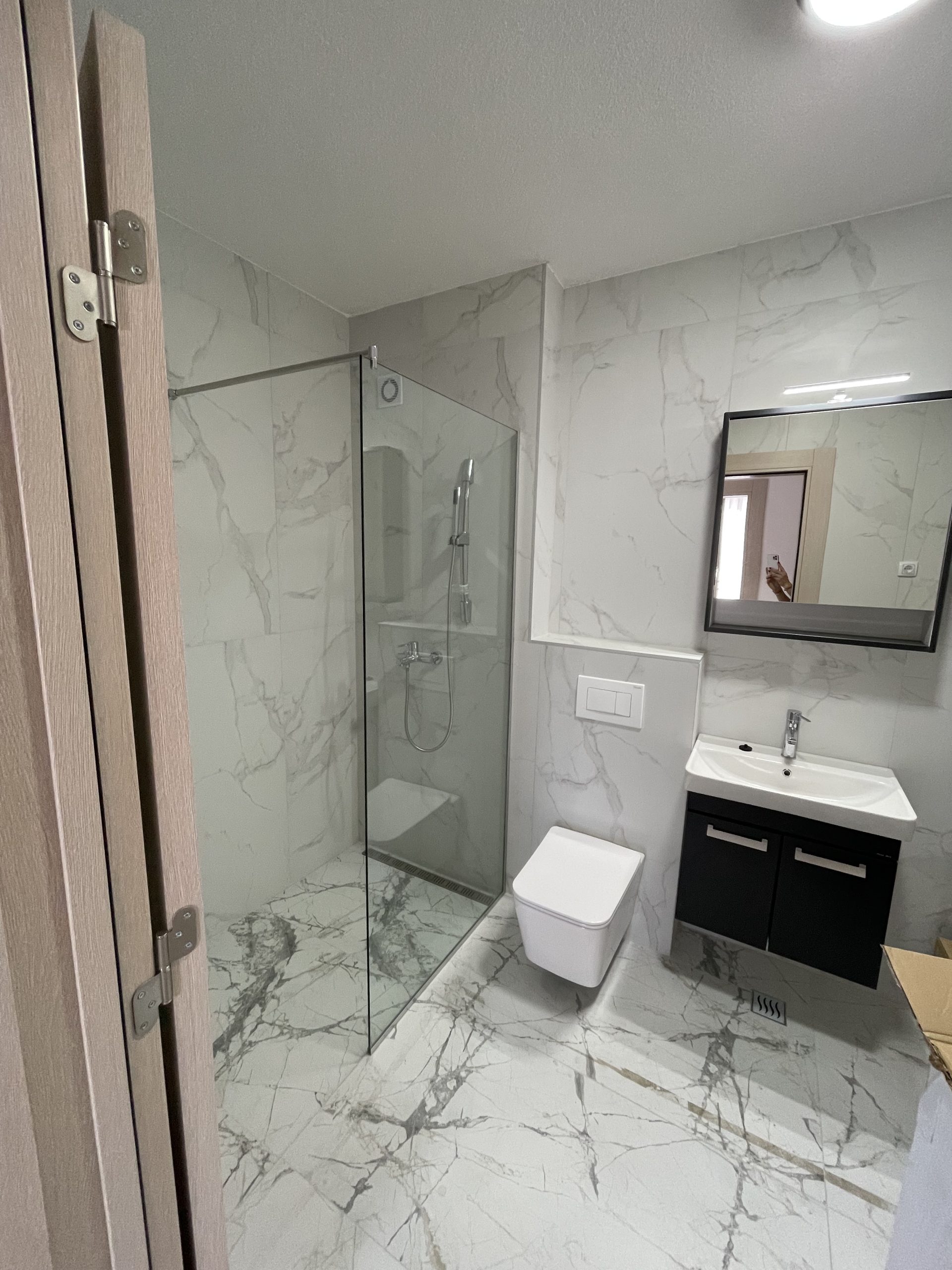 Izdajem stan od 51m2+ terasa 20m2