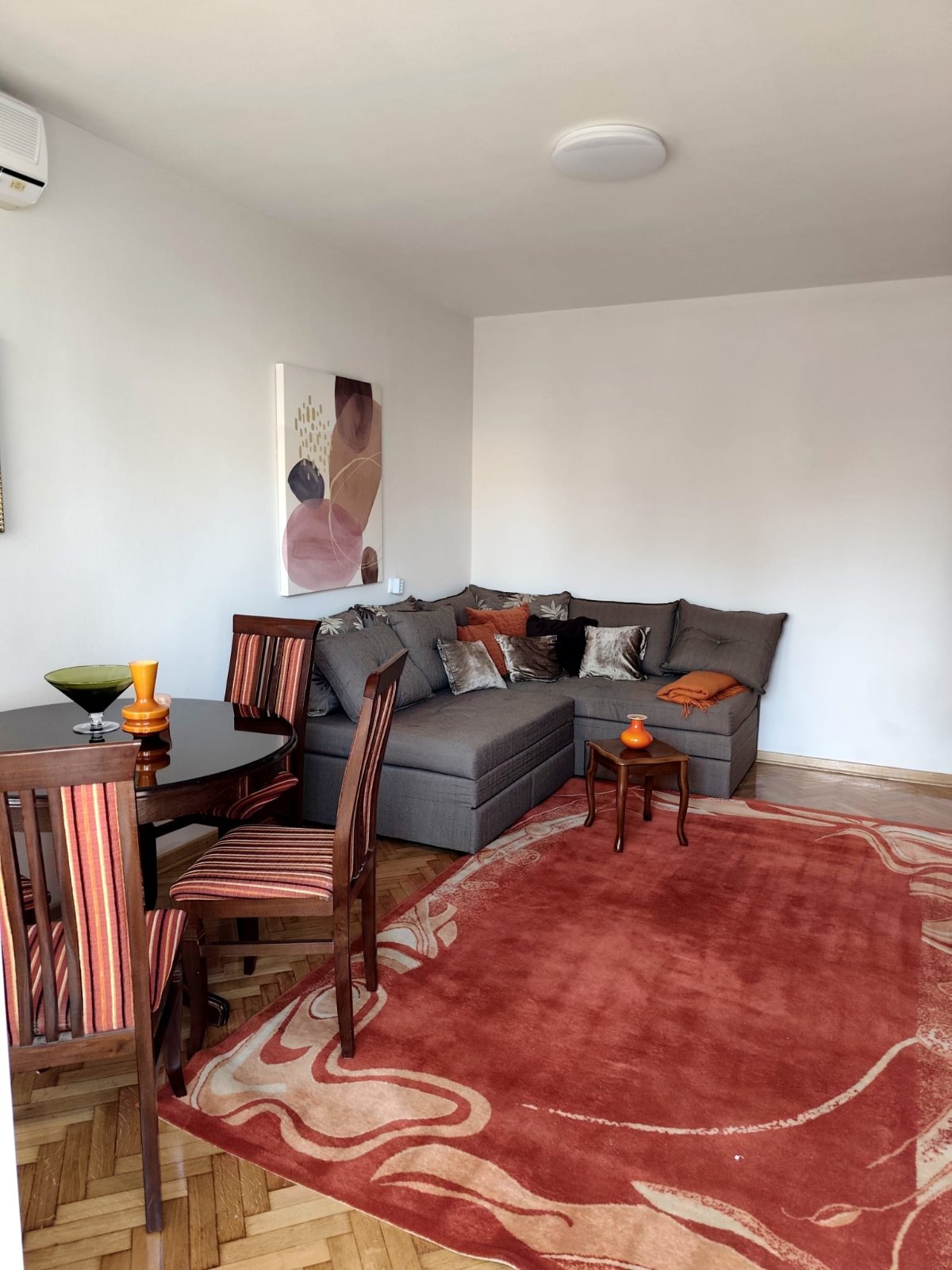 Izdajem dvosoban stan, Novi Beograd, Otona Župančića 50 m2