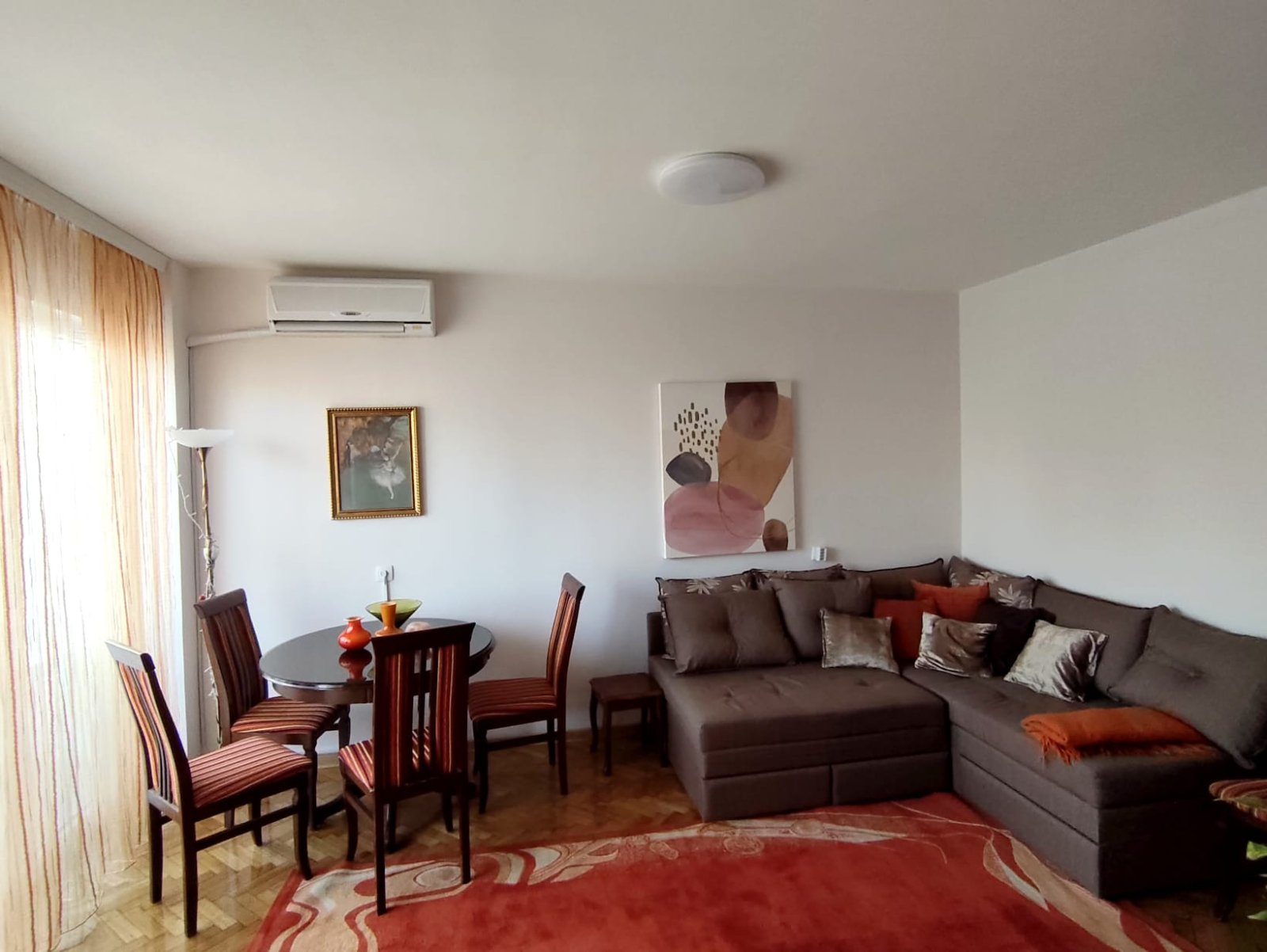 Izdajem dvosoban stan, Novi Beograd, Otona Župančića 50 m2