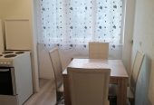Izdajem lepo namešten jednosoban stan za jednu žensku osobu