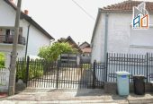 Na prodaju useljive 2 kuće u mirnom delu Uba
