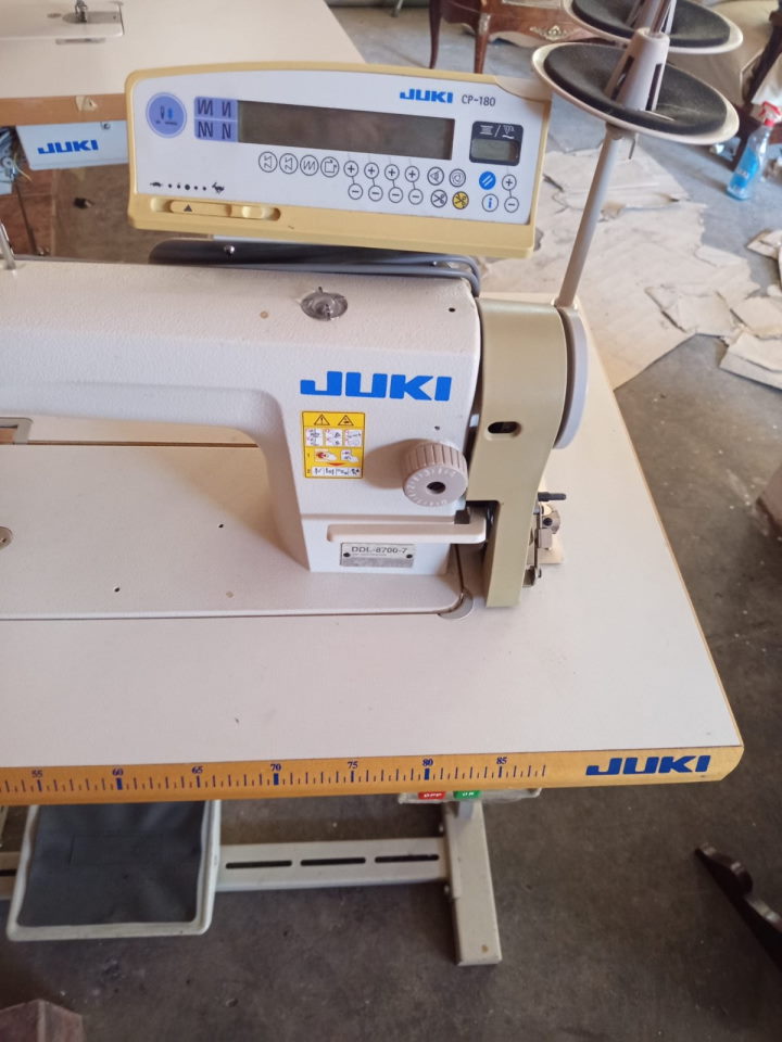 Prodajem dve originalne industriske sivace masine JUKI