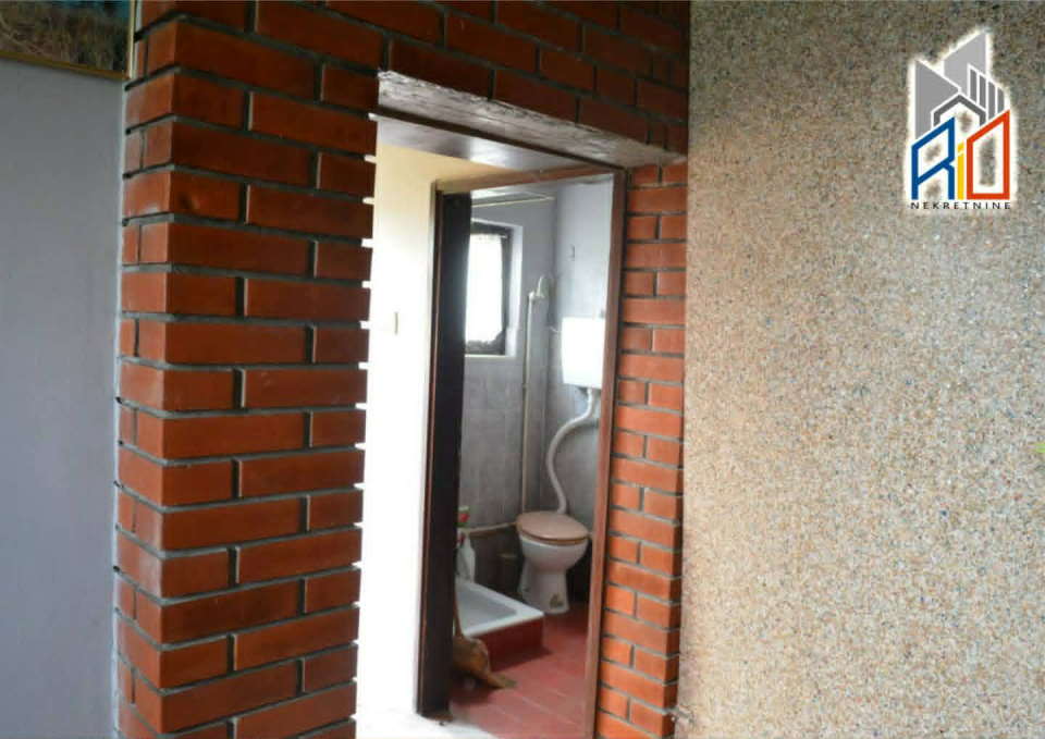 Na prodaju useljiva kuća na 1km od centra Mionice