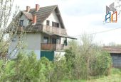 Na prodaju useljiva kuća na 1km od centra Mionice