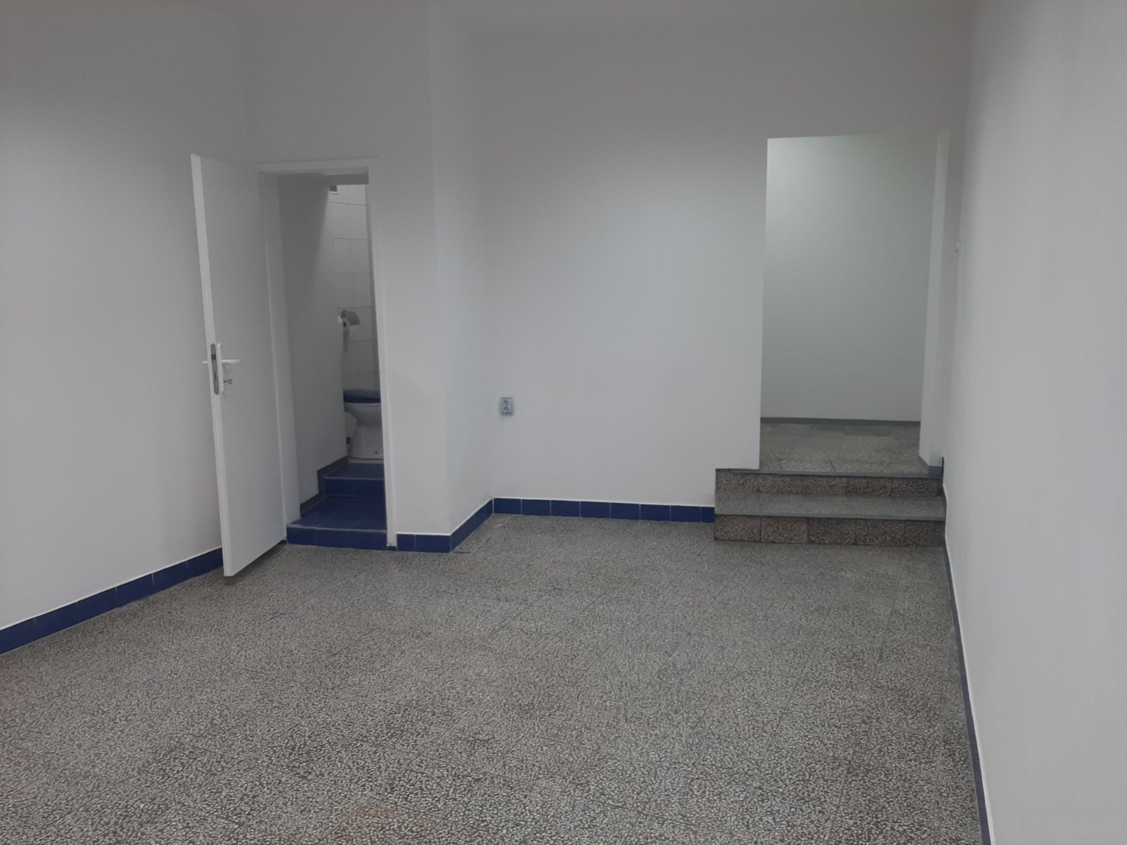 Izdajem lokal od 28 m2 u centru grada
