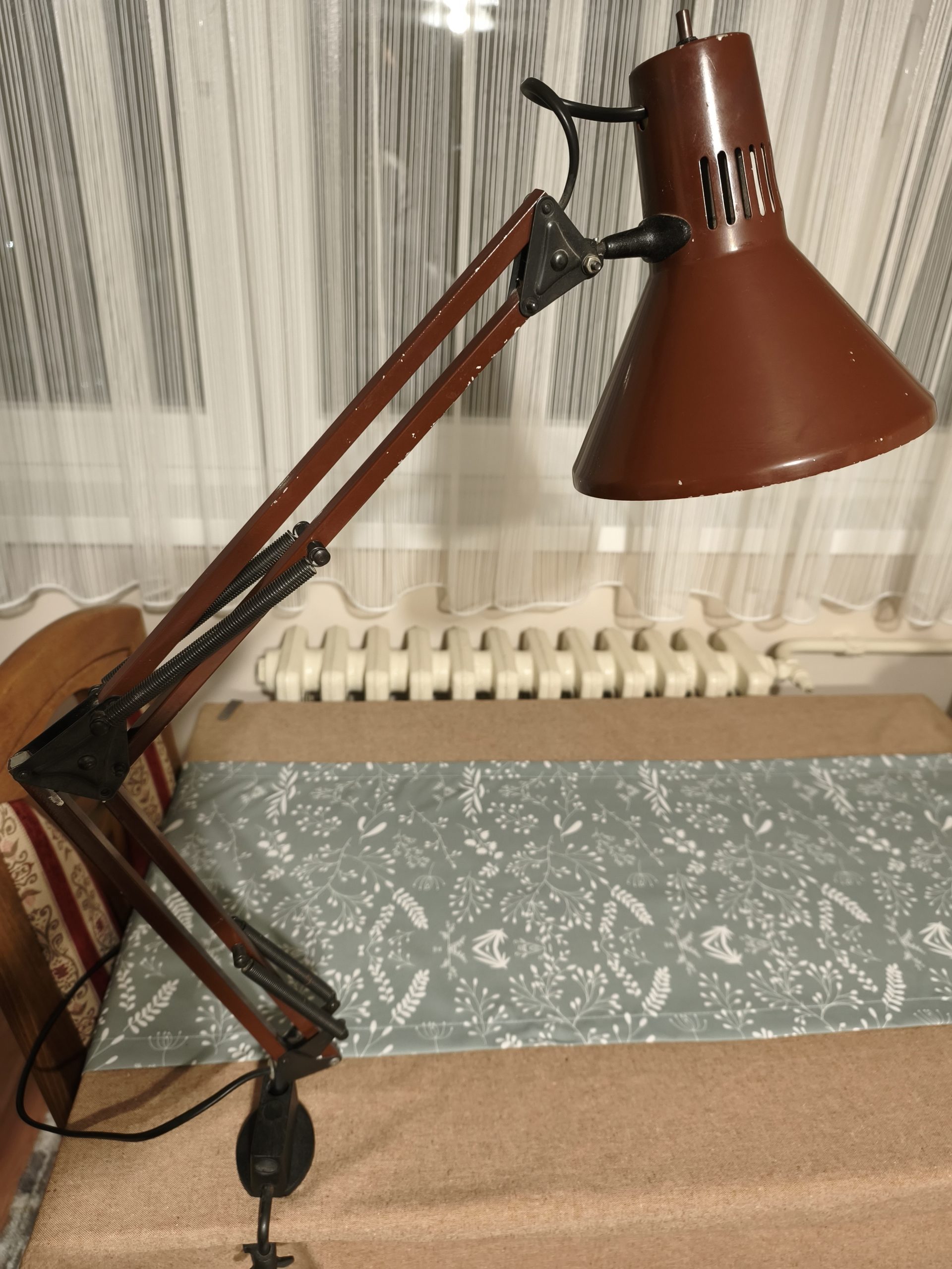 Radna zglobna stona lampa sa metalnom stezaljkom za sto