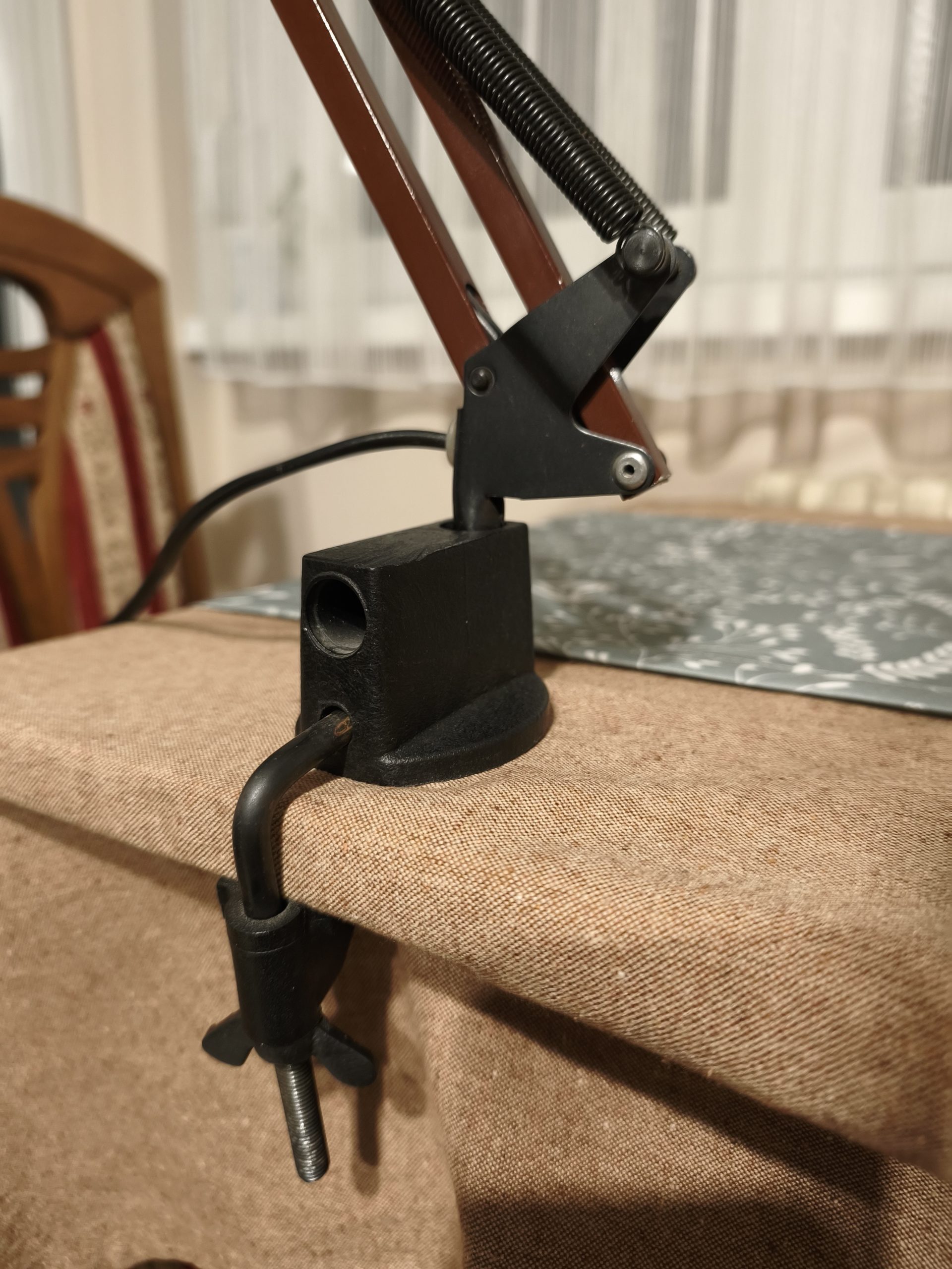Radna zglobna stona lampa sa metalnom stezaljkom za sto