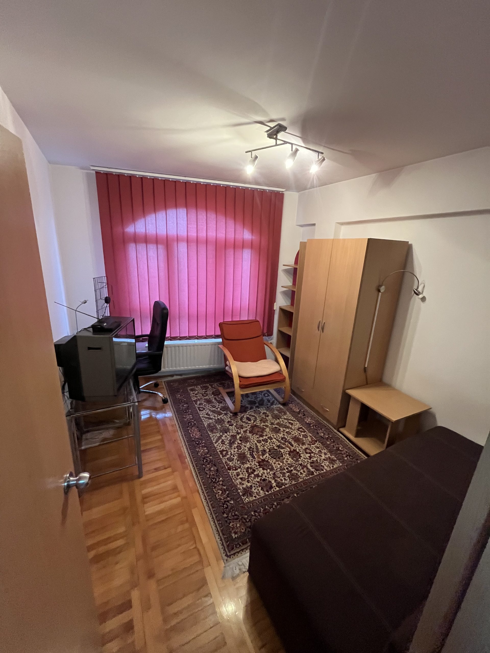 Izdajem 1.5 stan u Glavnoj ulici
