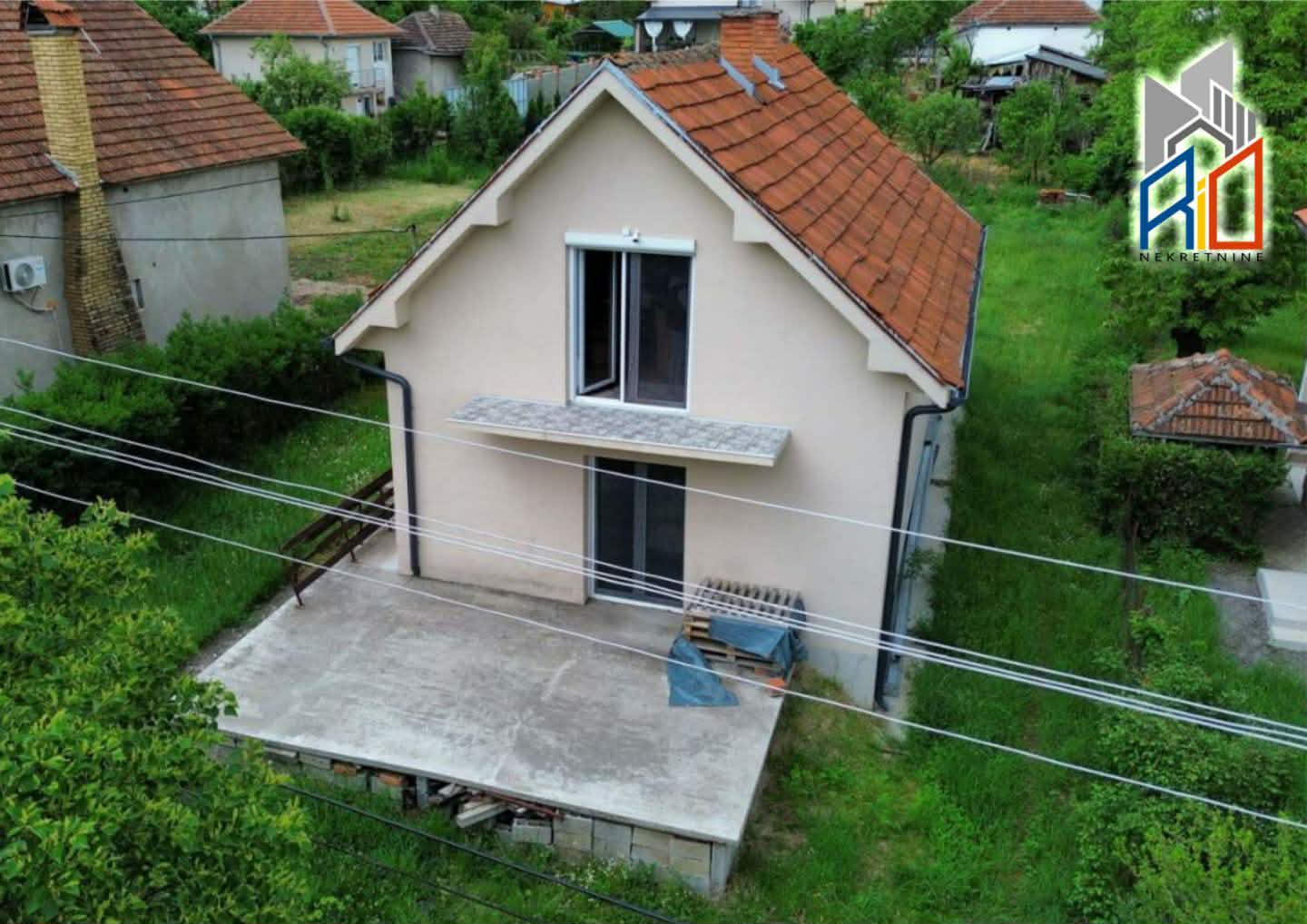 NA PRODAJU! Useljiva kuća u mirnom delu Bele Palanke
