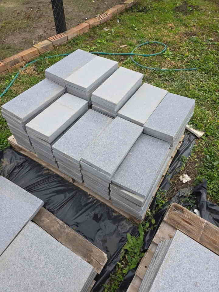 Velika rasprodaja granitnih ploca 50 m3 I granitnih plocica 200 m2
