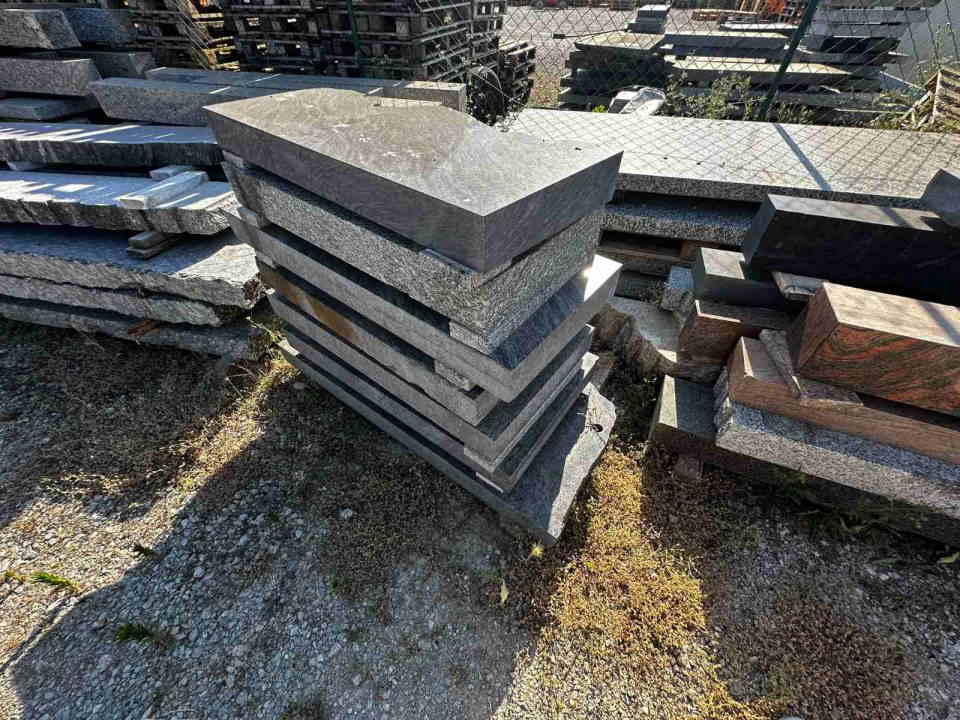 Velika rasprodaja granitnih ploca 50 m3 I granitnih plocica 200 m2