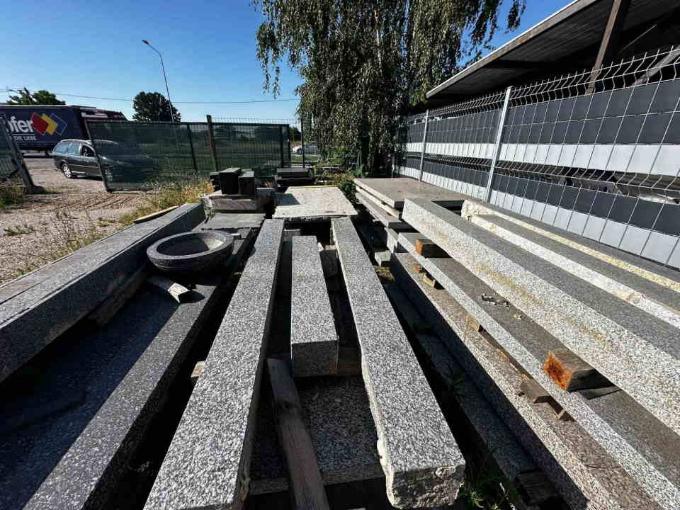 Velika rasprodaja granitnih ploca 50 m3 I granitnih plocica 200 m2