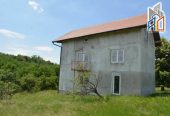 NA PRODAJU! Prelepa kuća u Tularima kod Uba