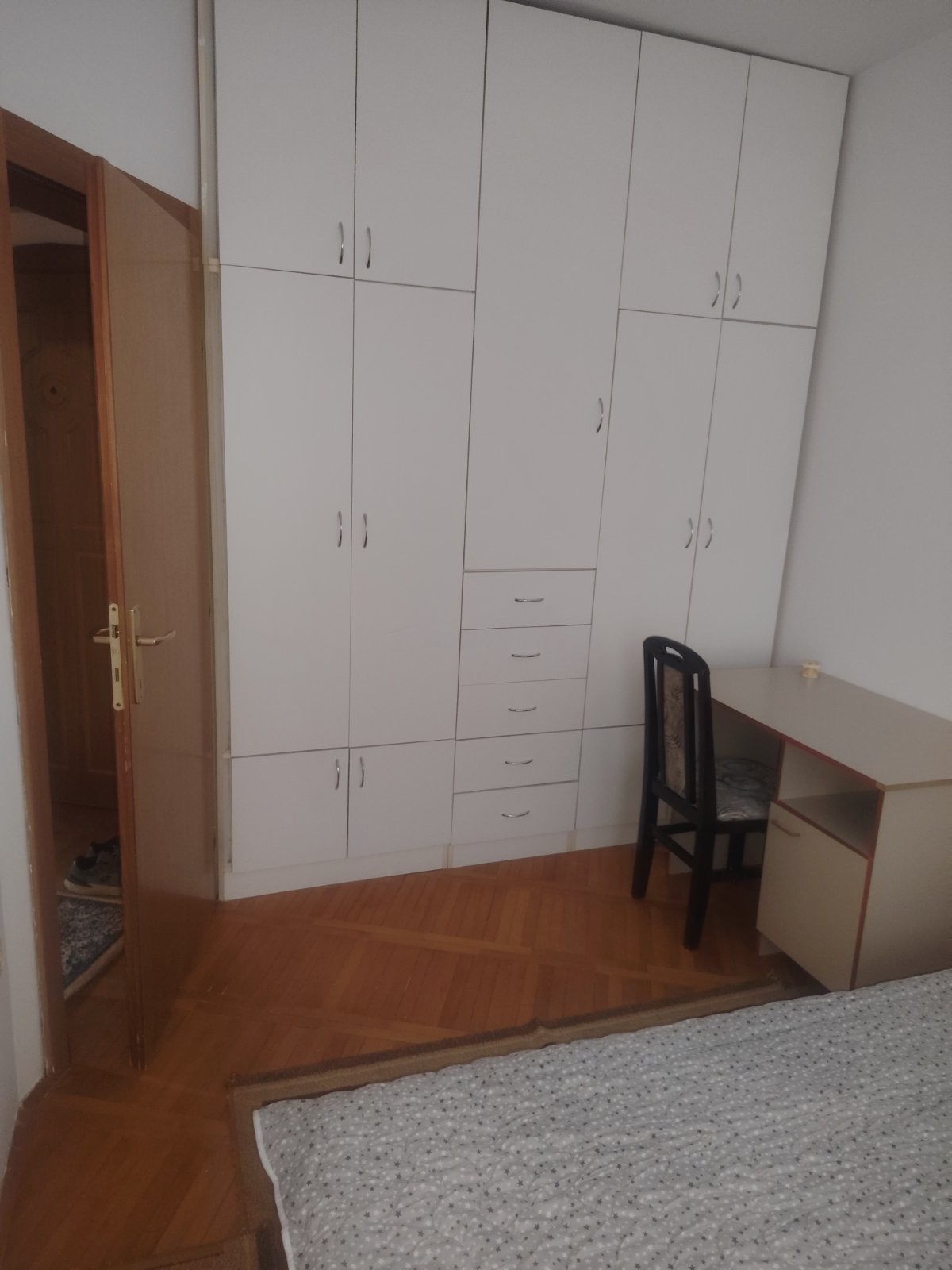 Izdajem namesten stan kod Velikog parka