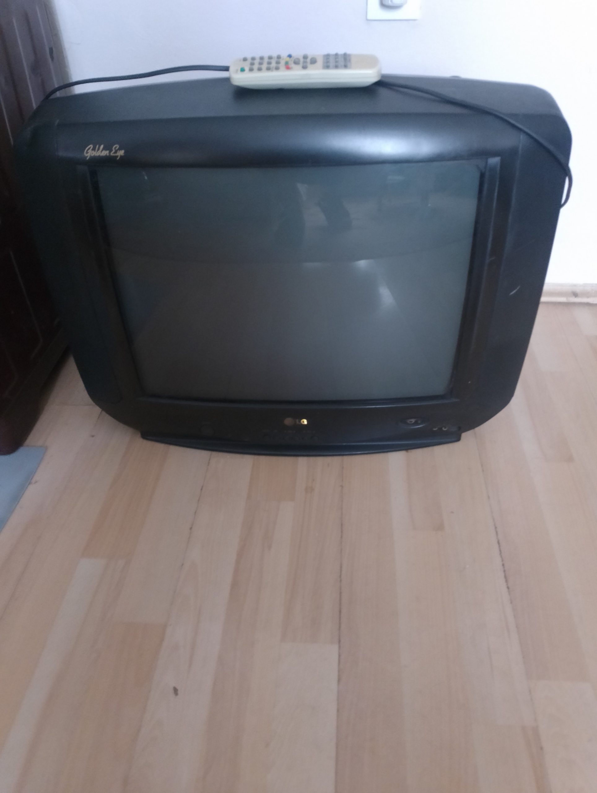 Prodajem TV u boji sa daljonskim