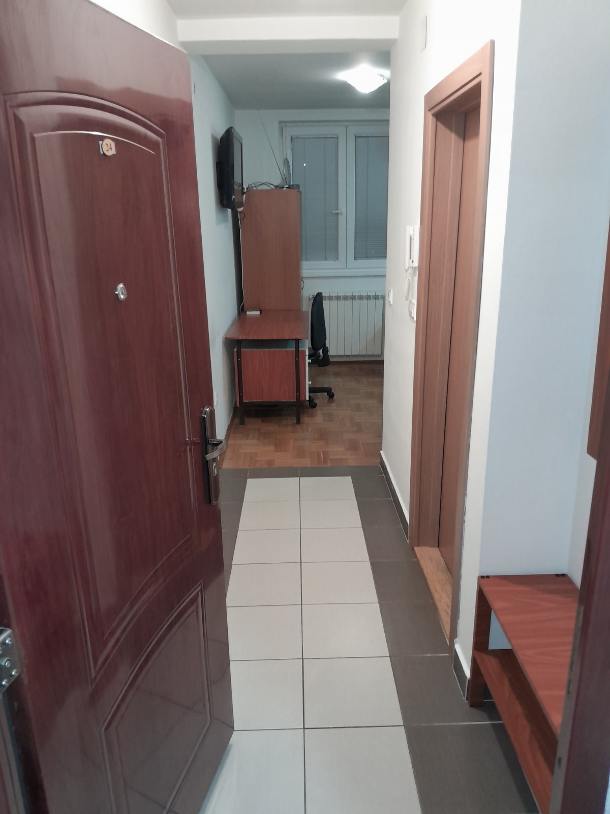 НА ПРОДАЈУ – НАМЕШТЕНА ГАРСОЊЕРА 20 m² – БУБАЊ, КРАГУЈЕВАЦ