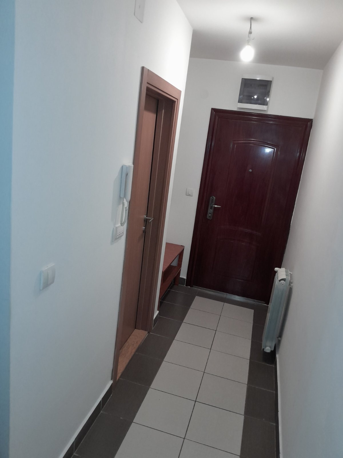 НА ПРОДАЈУ – НАМЕШТЕНА ГАРСОЊЕРА 20 m² – БУБАЊ, КРАГУЈЕВАЦ