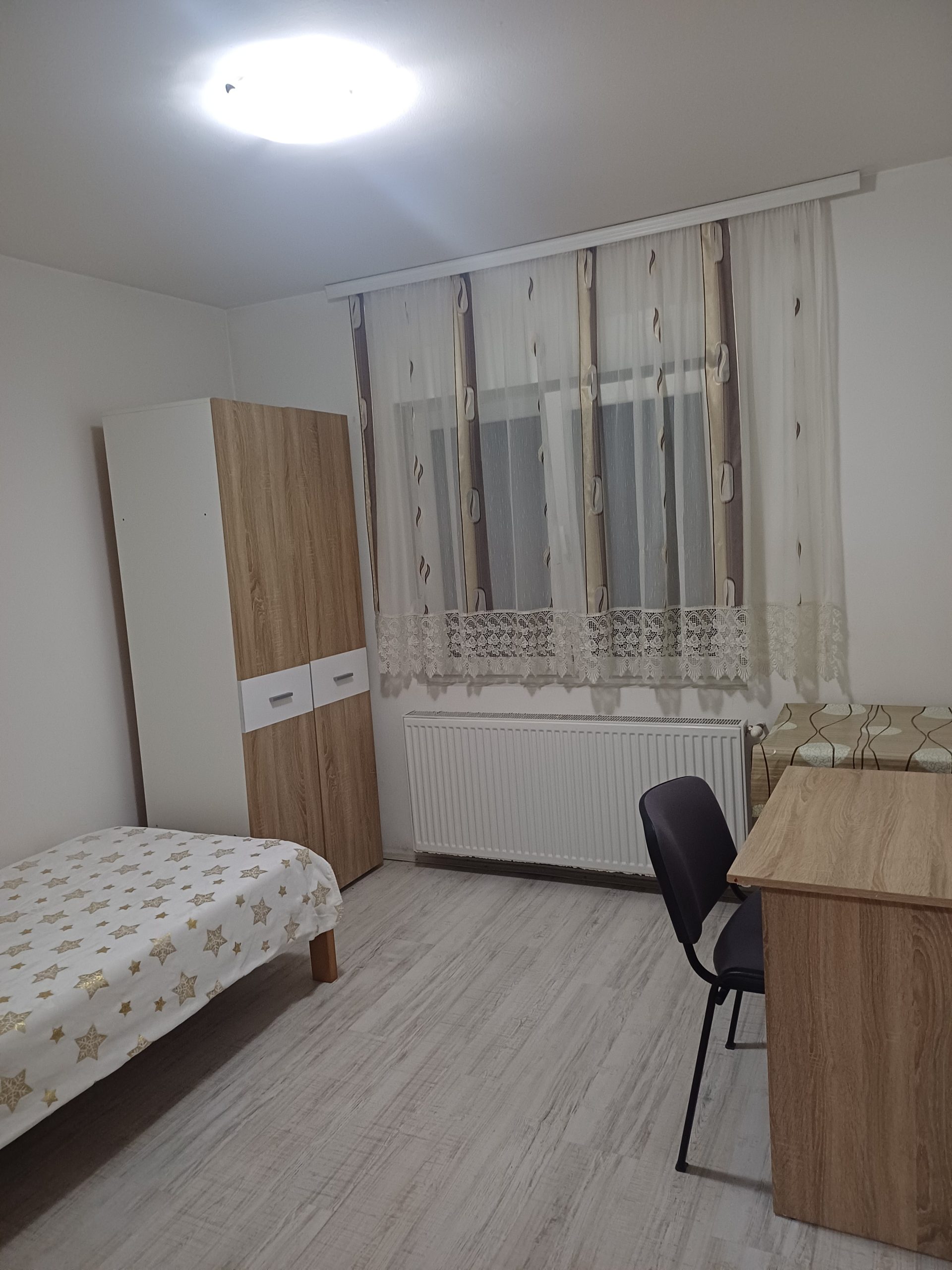 Izdajem sobe za studente